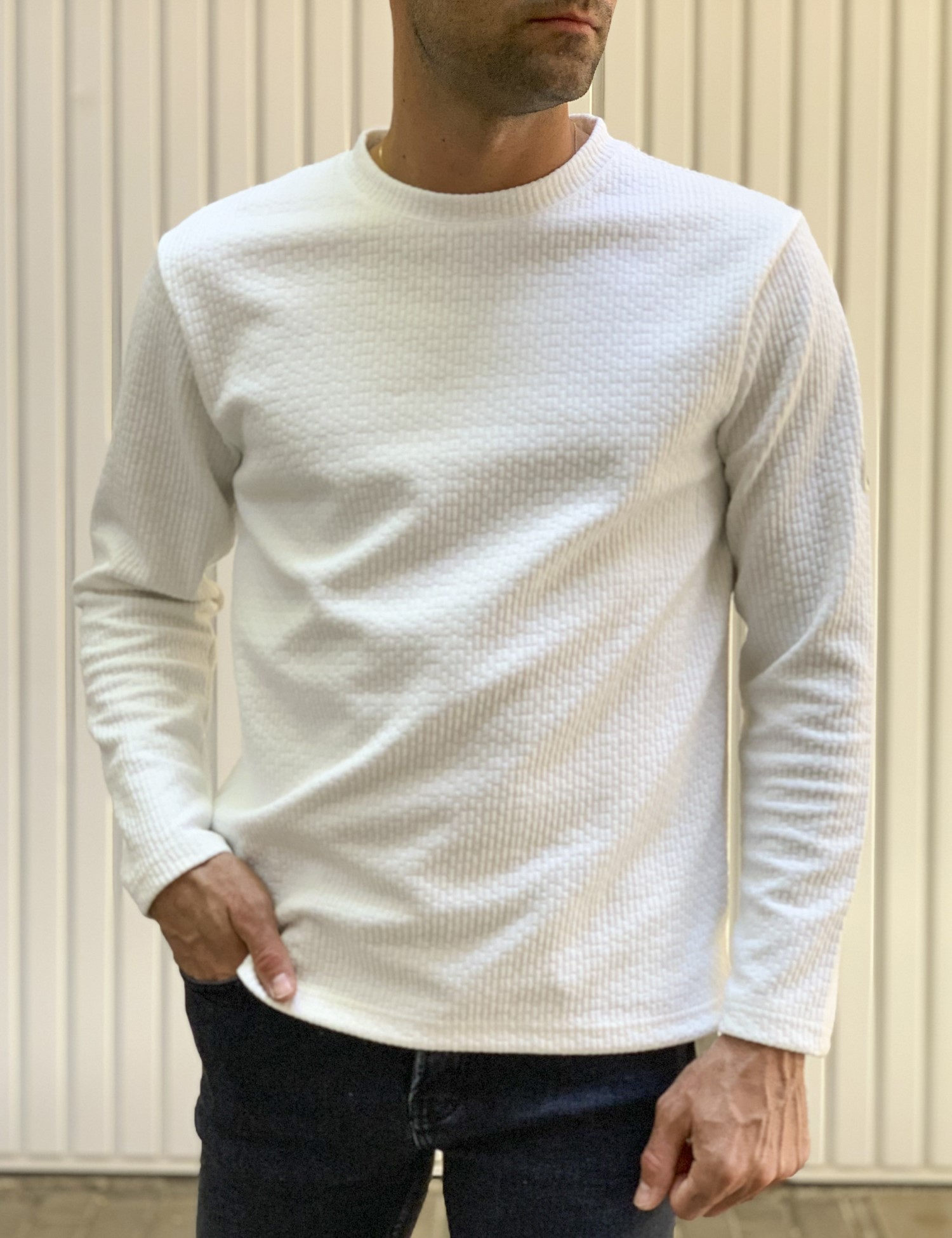 – Ανδρικη λευκη μακρυμανικη μπλουζα με αναγλυφο σχεδιο MAJE106